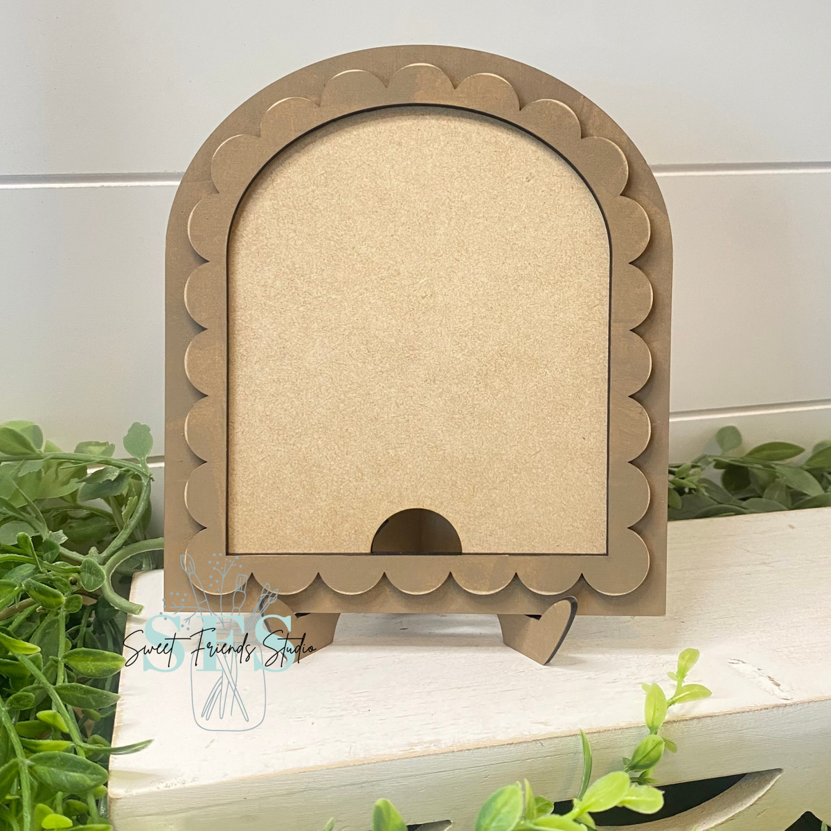 Scalloped Arch Frame Base